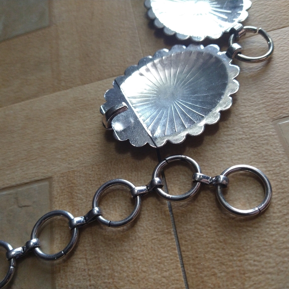 XL 16/18 Silver Metal Concho Adjustable Belt - Picture 4 of 6